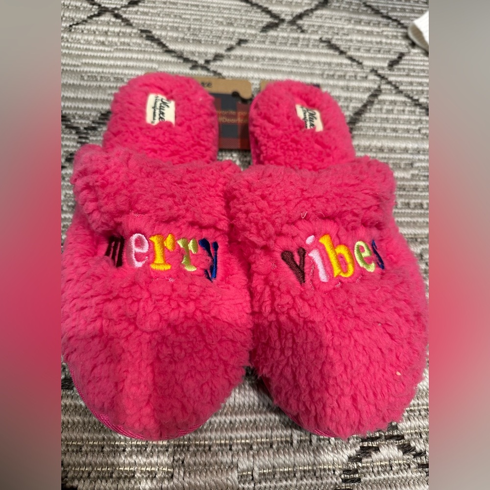 NWT - Wondershop by Target "Merry Vibes" Christmas Slippers (Large 9/10)